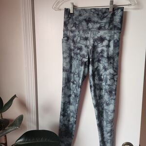 Athleta Salutation Stash Legging XS Dark Green Tie Dye Clean Girl Yoga Athleisur